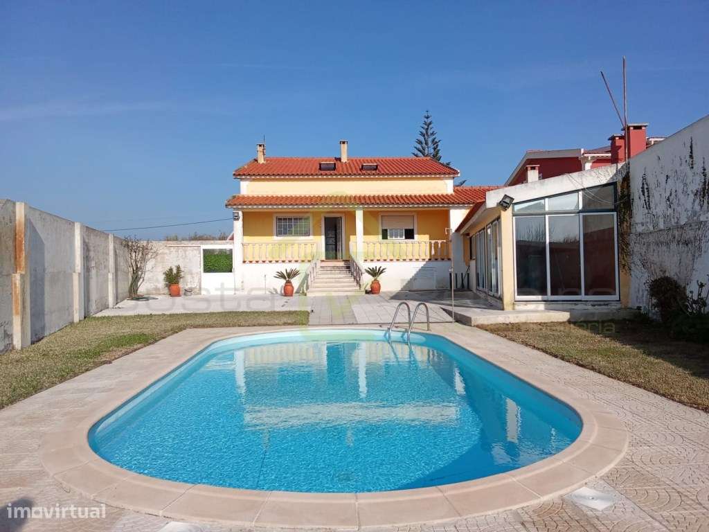 Moradia T2+2 com piscina e vista Mar-35