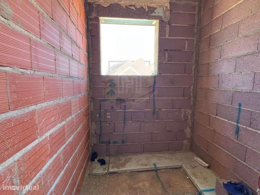 Moradia isolada em construção v3-17