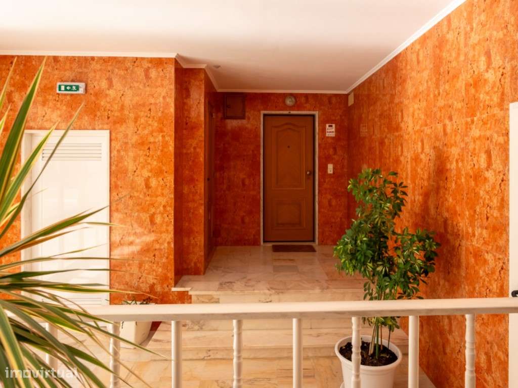 VENDE-SE T3 COM TERRAÇO E GARAGEM EM CARCAVELOS-30