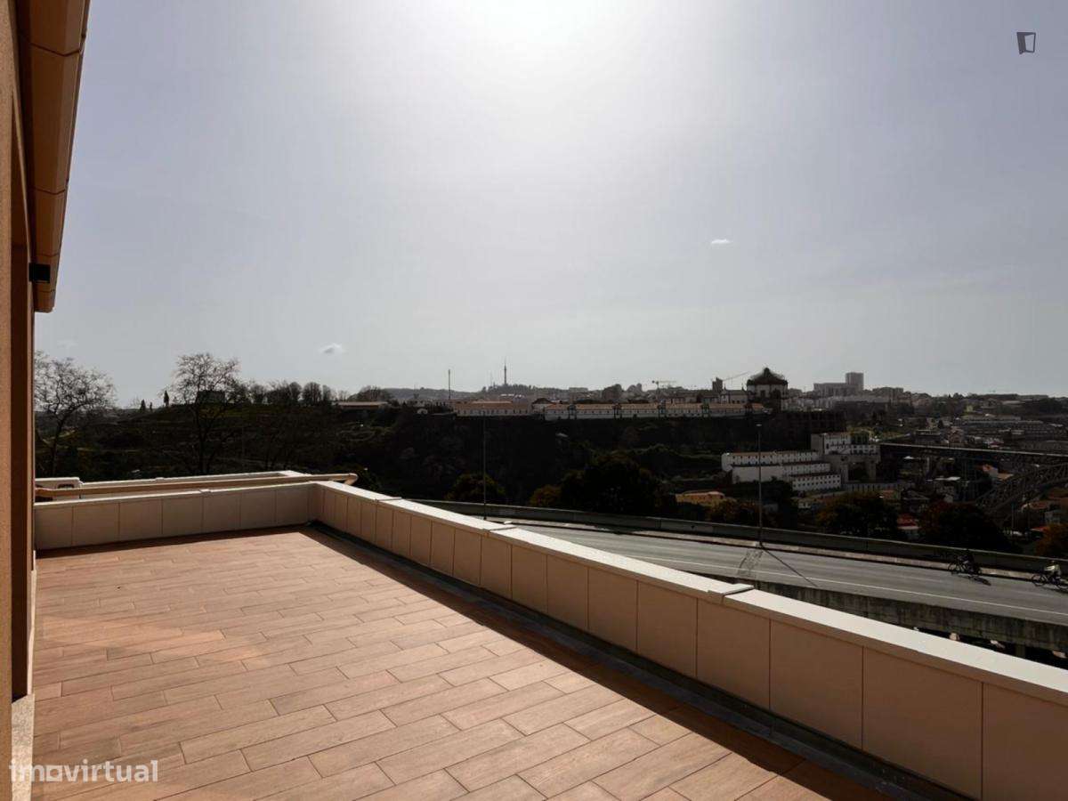 Apartamento com 1 quartos - localizado em Sé Porto - Grande imagem: 2/10