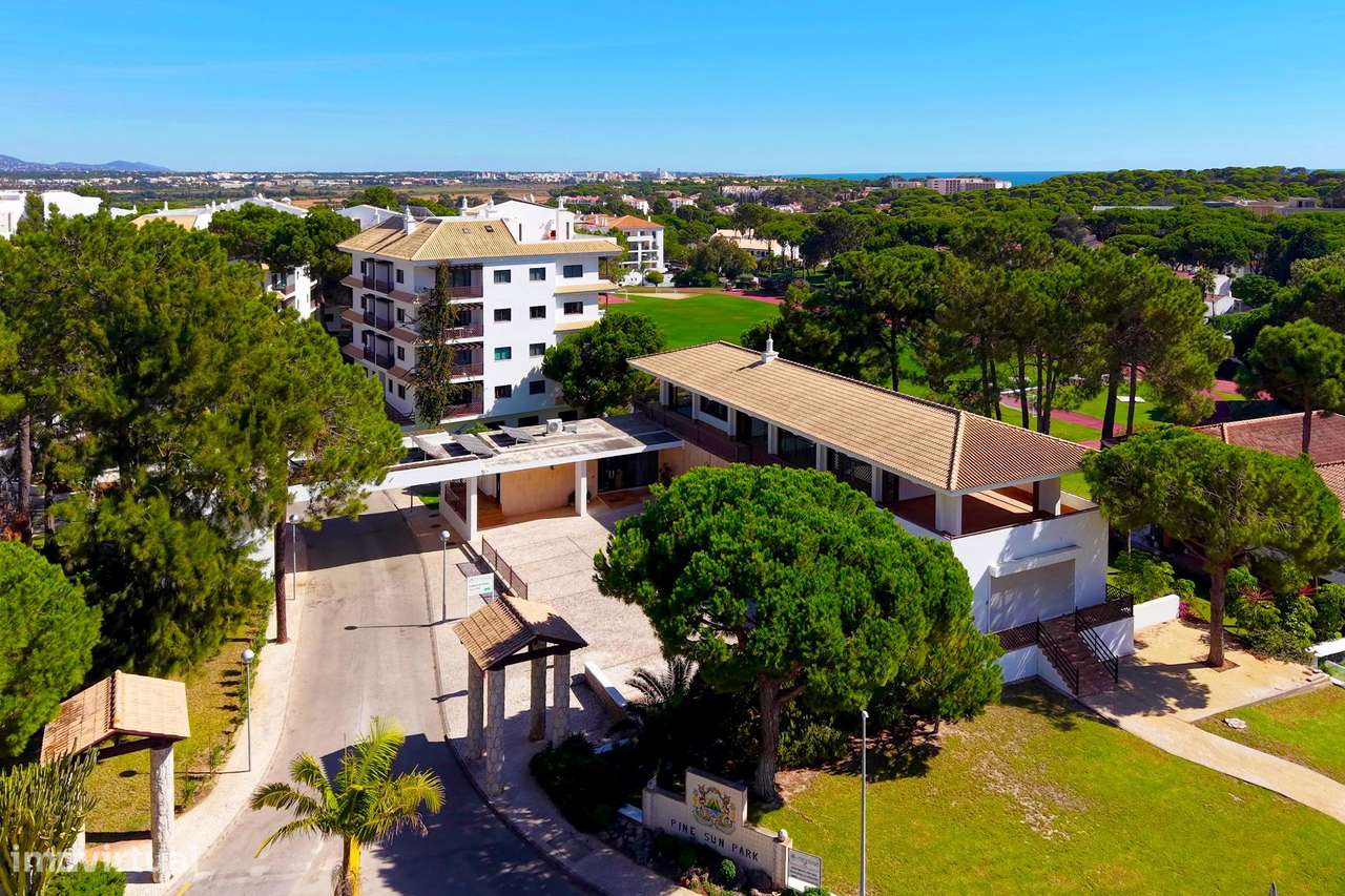 T2 a 500 m da Praia da Falésia com Garagem e Piscina | Albufeira-37