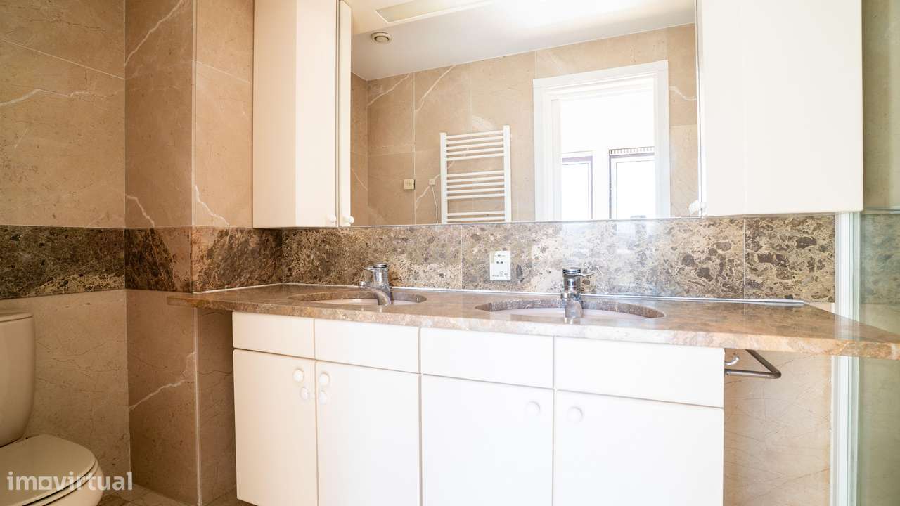 Apartamento T3 com Vista Mar – 5º Andar – A Dois Passos do Casino Esto-36