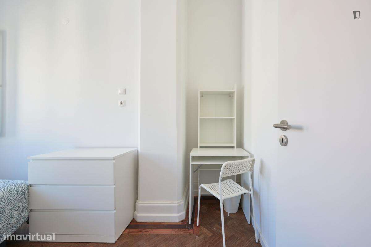 Quarto - localizado em Marquês de Pombal Lisbon - Grande imagem: 5/6