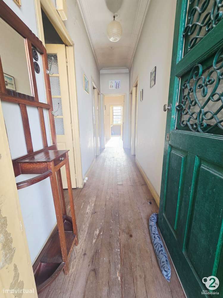 Moradia V3 no Porto perto do Parque Nascente ( para recuperar )-3