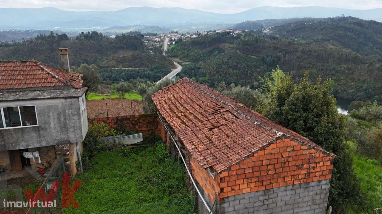 Moradia T4 com terreno com vista para o Rio Alva-6