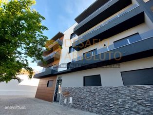 Apartamento 'Novo' T3 c/ Garagem - Setúbal