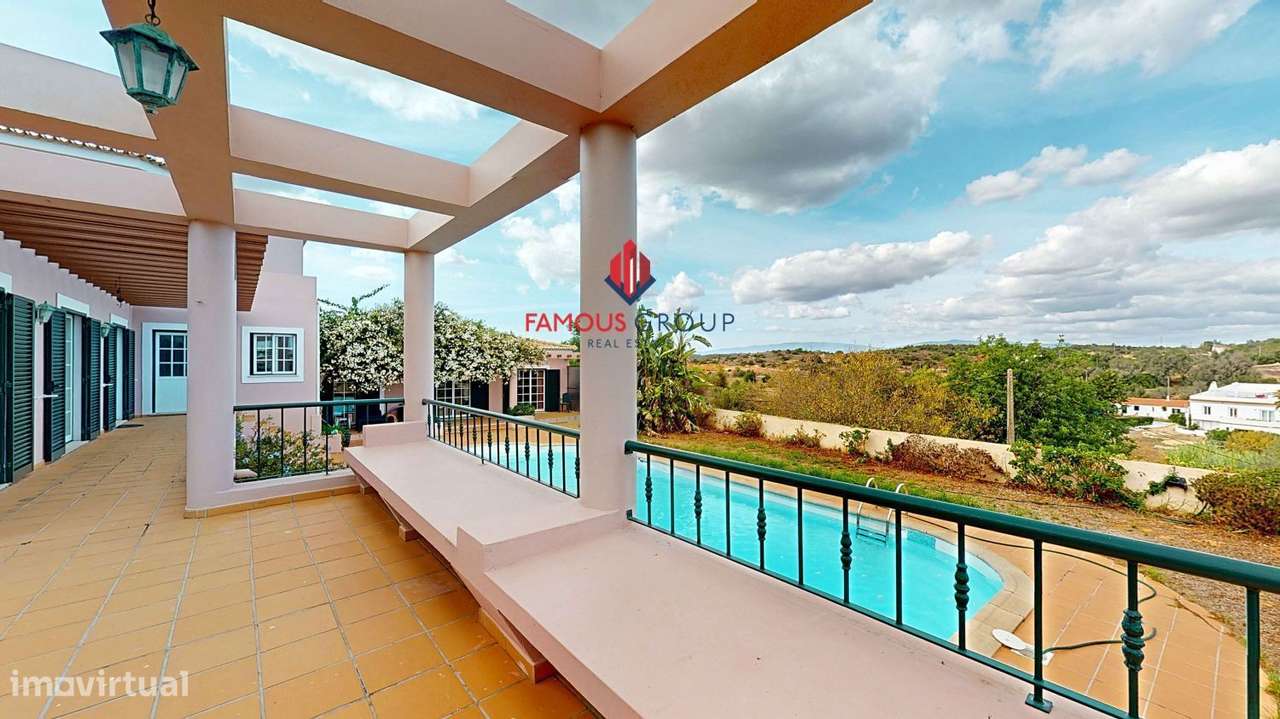 Moradia T6 com piscina e terreno- Calvário- Lagoa - Grande imagem: 2/41