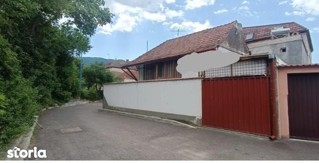 Casa cu spatiu comercial si locuinta in zona centrala,Brasov