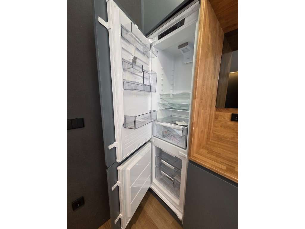 Apartamento Elegante e Contemporâneo no Centro de Algés-49