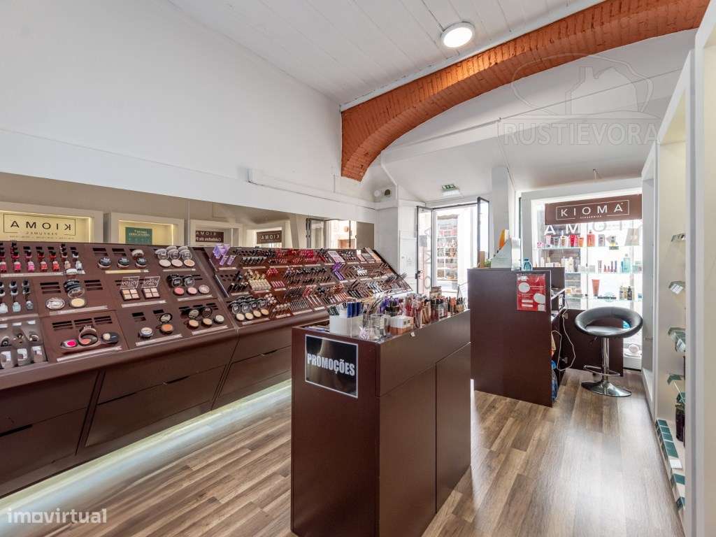 Loja | Espaço Comercial | Rua central do Centro Histórico | Évora - Grande imagem: 3/11