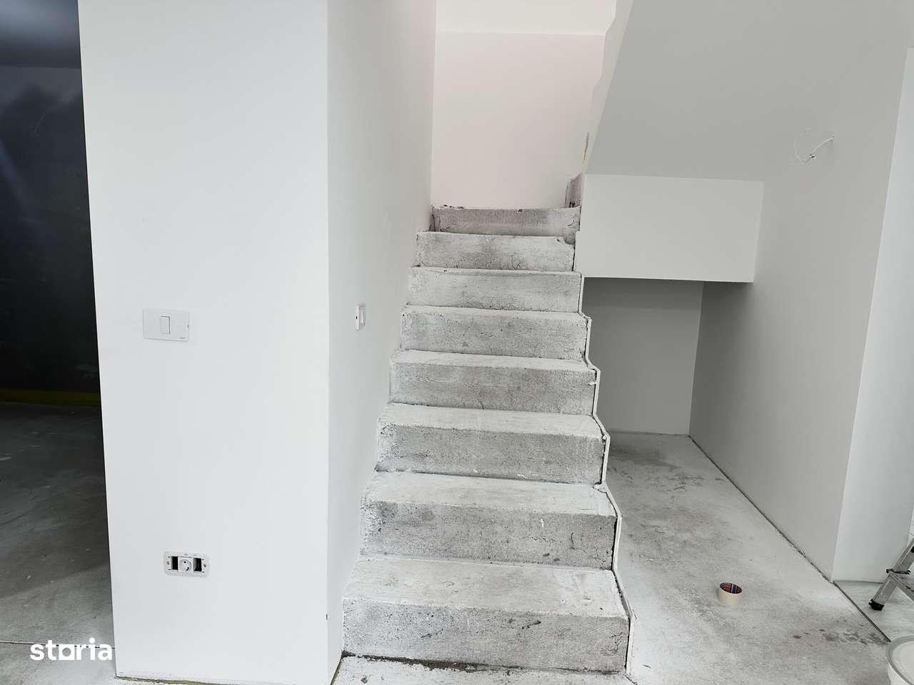 Casă individuală de vanzare  cu garaj și curte proprie – Hălchiu-11