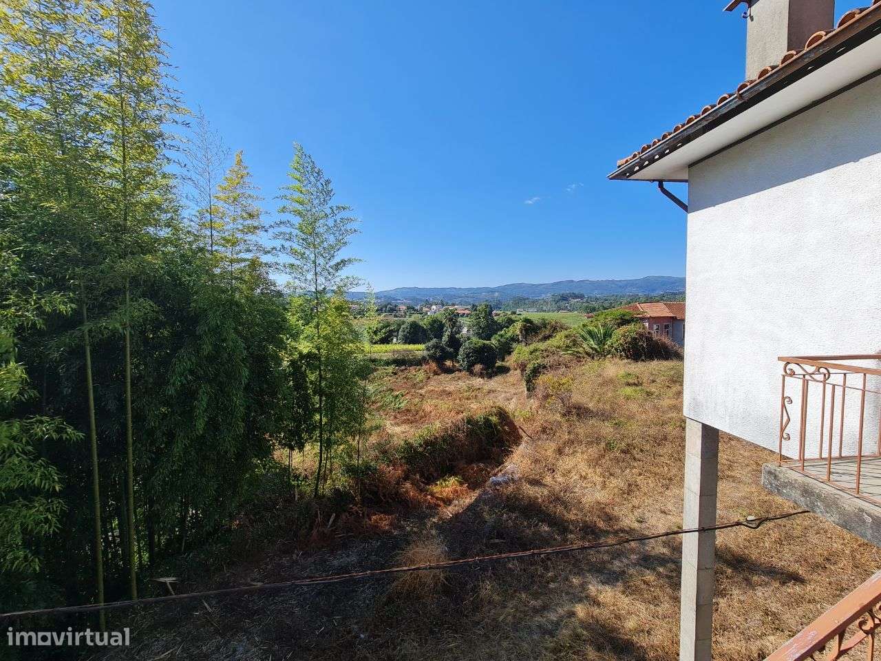 Moradia individual T4 em Amares-6