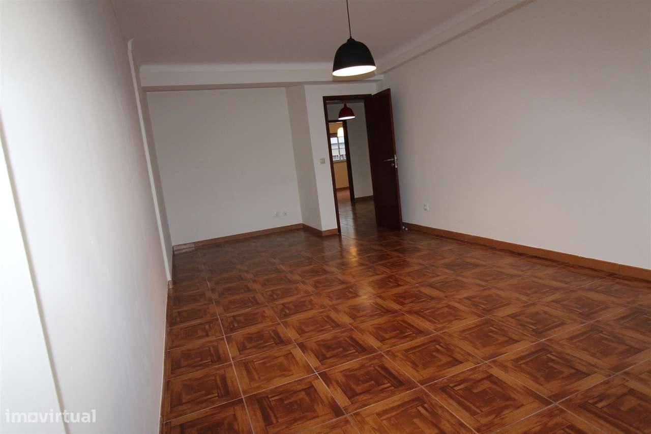 Apartamento T2 / remodelado / Quinta do Bispo / Leiria - Grande imagem: 4/28