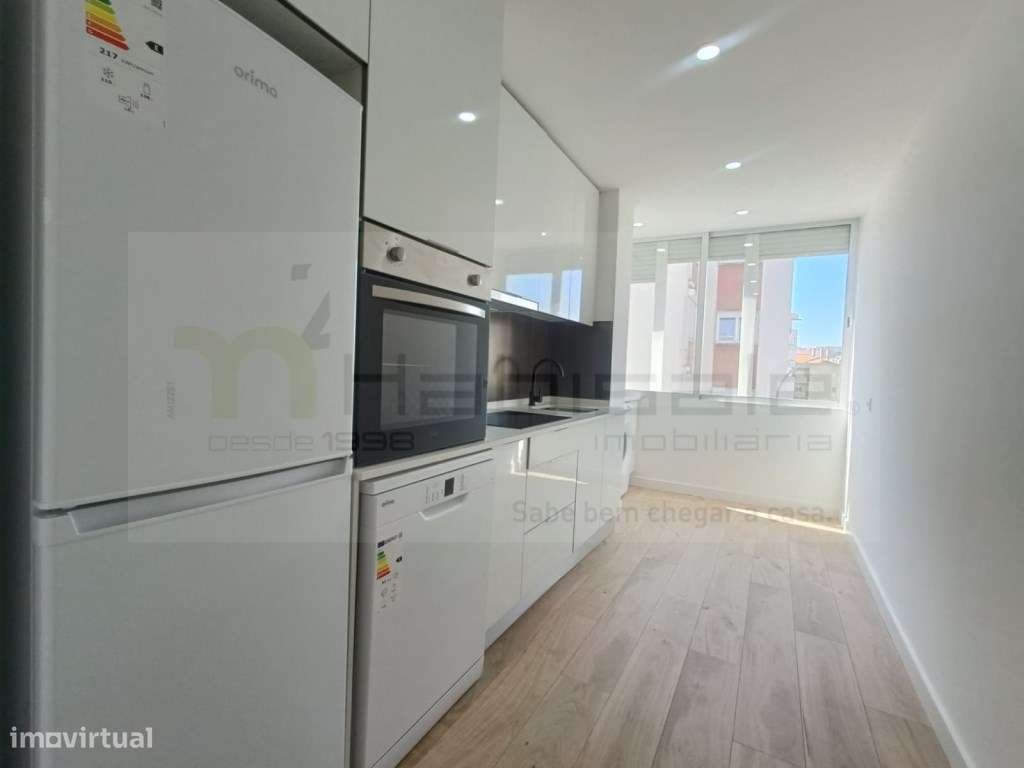 Apartamento T3 em fase de remodelação total na Damaia - Grande imagem: 5/19