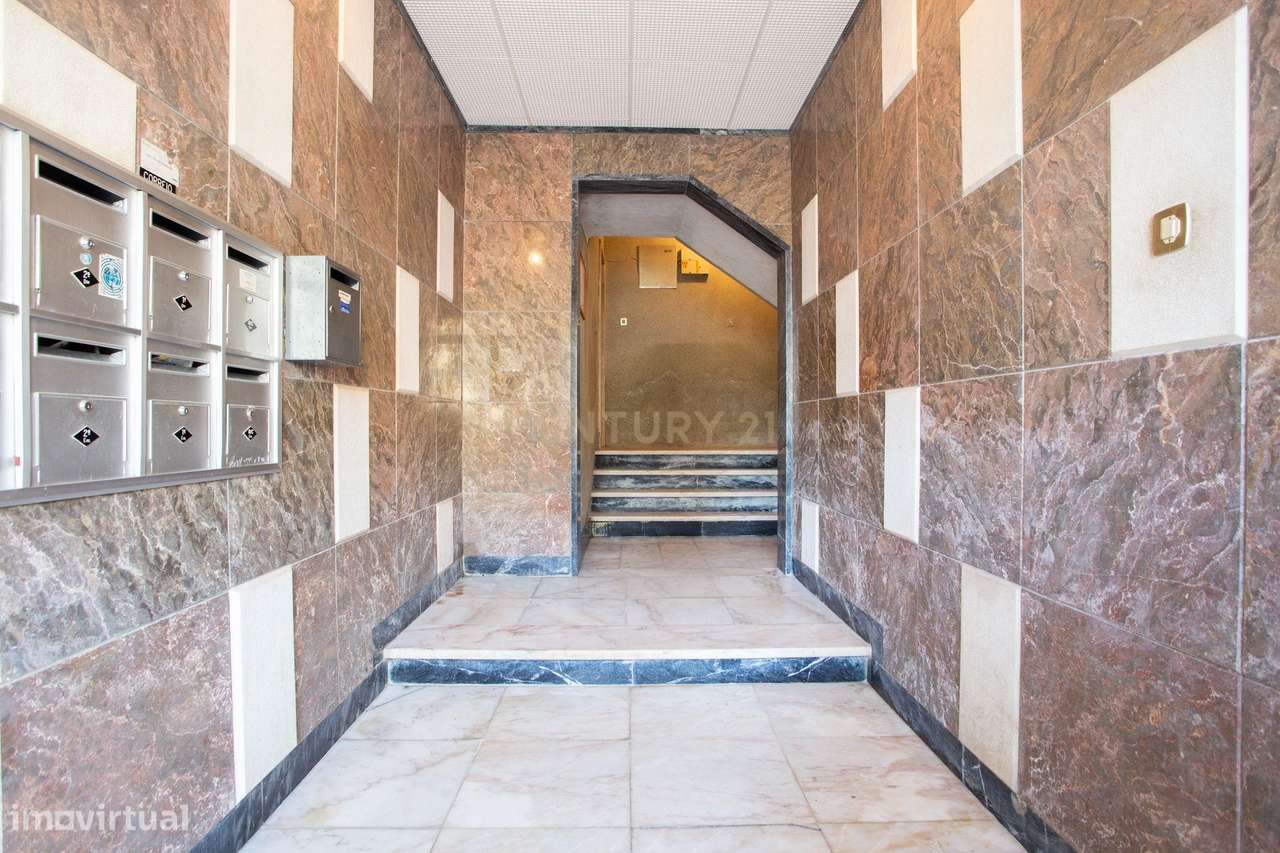 Apartamento T2 a venda Renovado e Mobilado | Pronto a Habitar-23