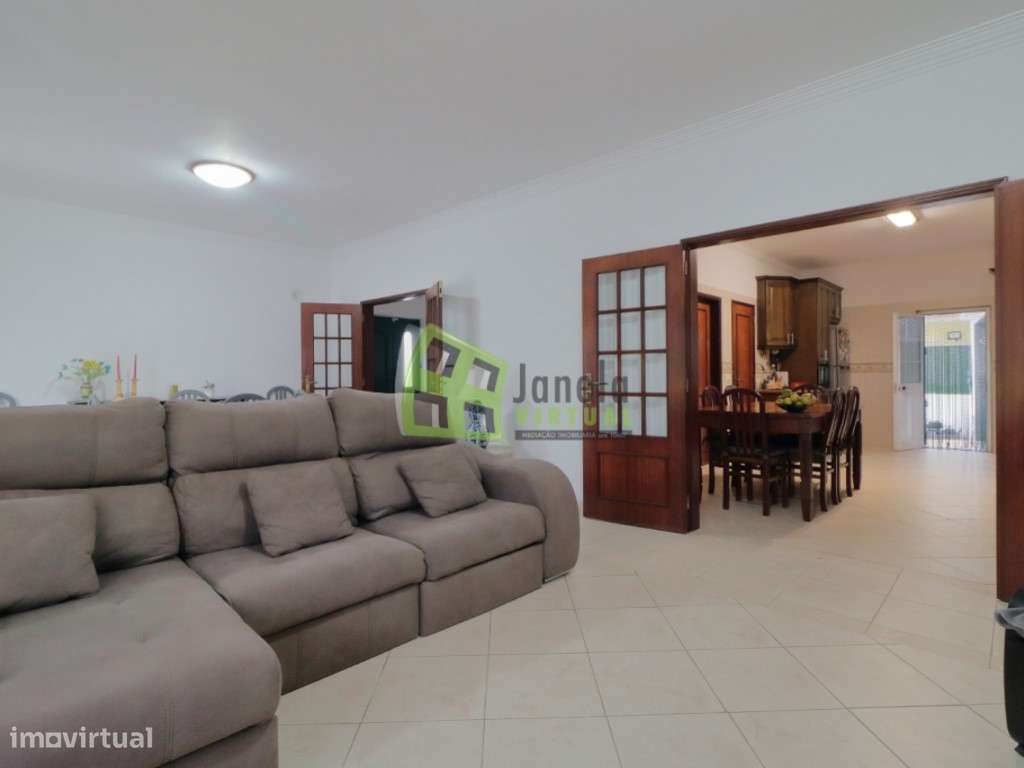 Moradia Isolada T5 em Fernão Ferro - Espaço, Conforto e Localização... - Grande imagem: 3/45