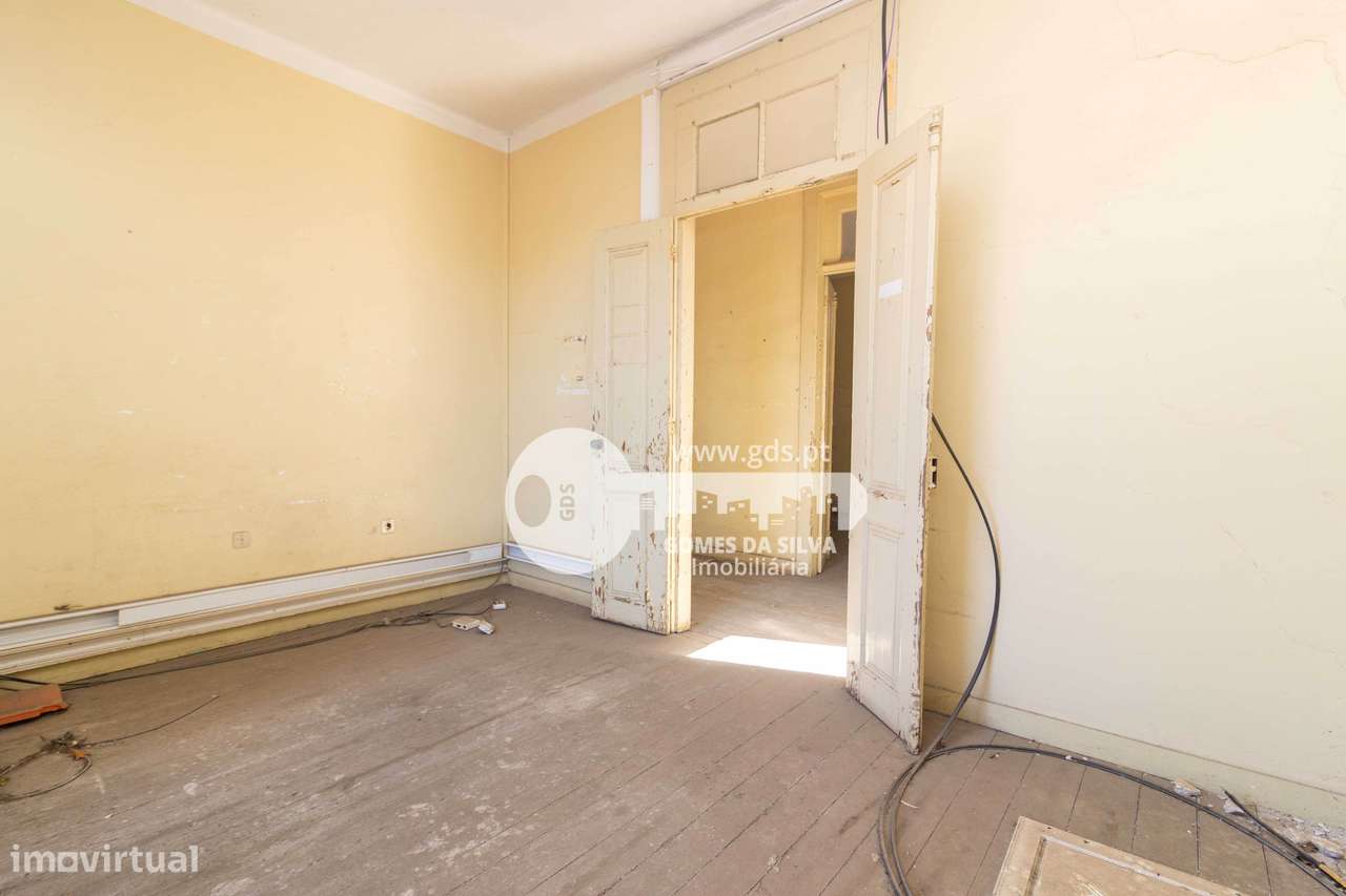Moradia para Restauro com Projeto Aprovado - Junto ao Sameiro | Braga-9