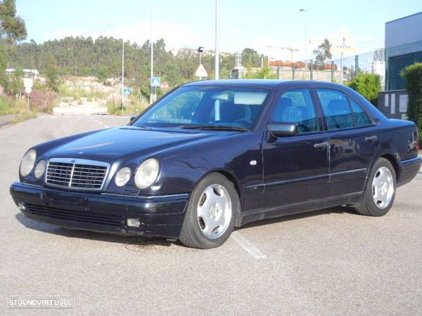 Mercedes-Benz E290 TurboDiesel para peças - 1