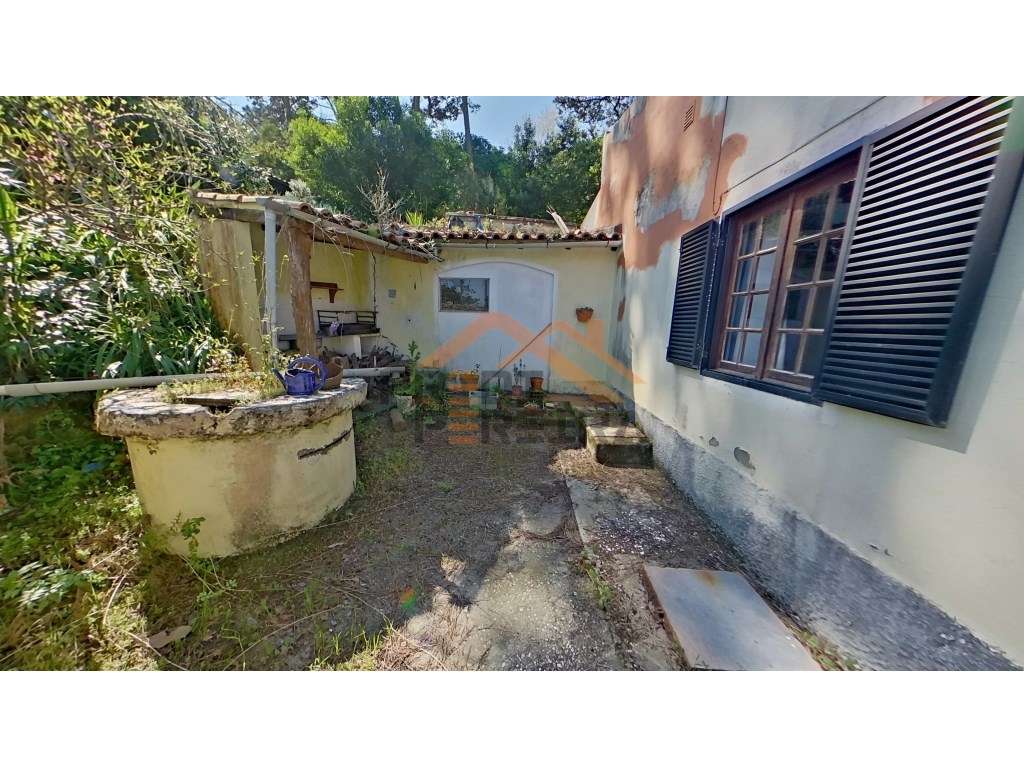 Moradia para remodelação total, situada em Colares, Sintra. - Grande imagem: 5/17