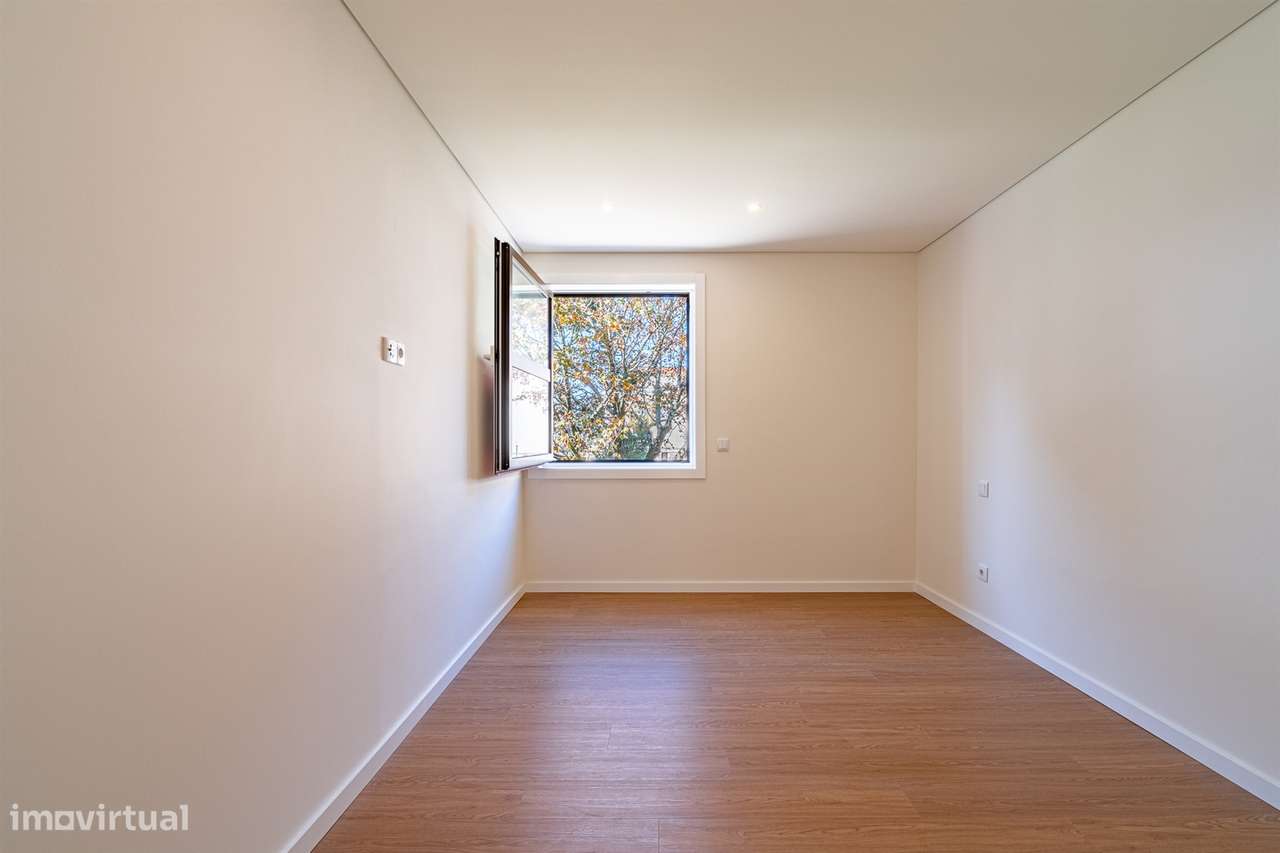 Apartamento T4 totalmente remodelado na Avenida da Boavista, Porto.-9