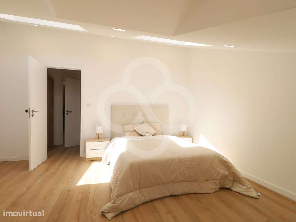 Apartamento T2 renovado totalmente com muita luz natural nos Anjos ...-9