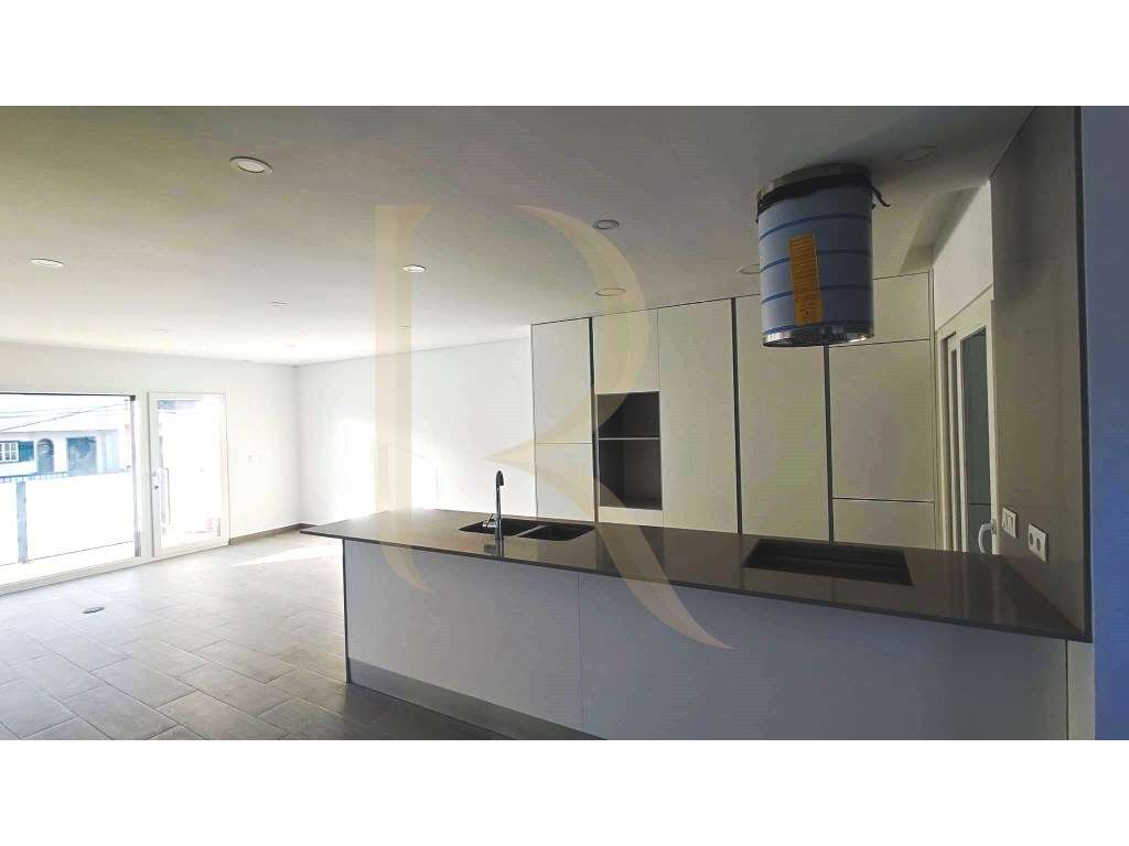 Moradia em banda T5 em Vale de Milhaços com garagem - Grande imagem: 3/30