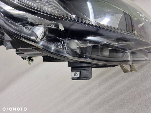 OPEL ASTRA IV 4 J LIFT 12- CIEMNA ZWYKŁA PRAWA LAMPA PRZEDNIA PRZÓD , NR 13371596 , NR AUKCJI LL95 - 10