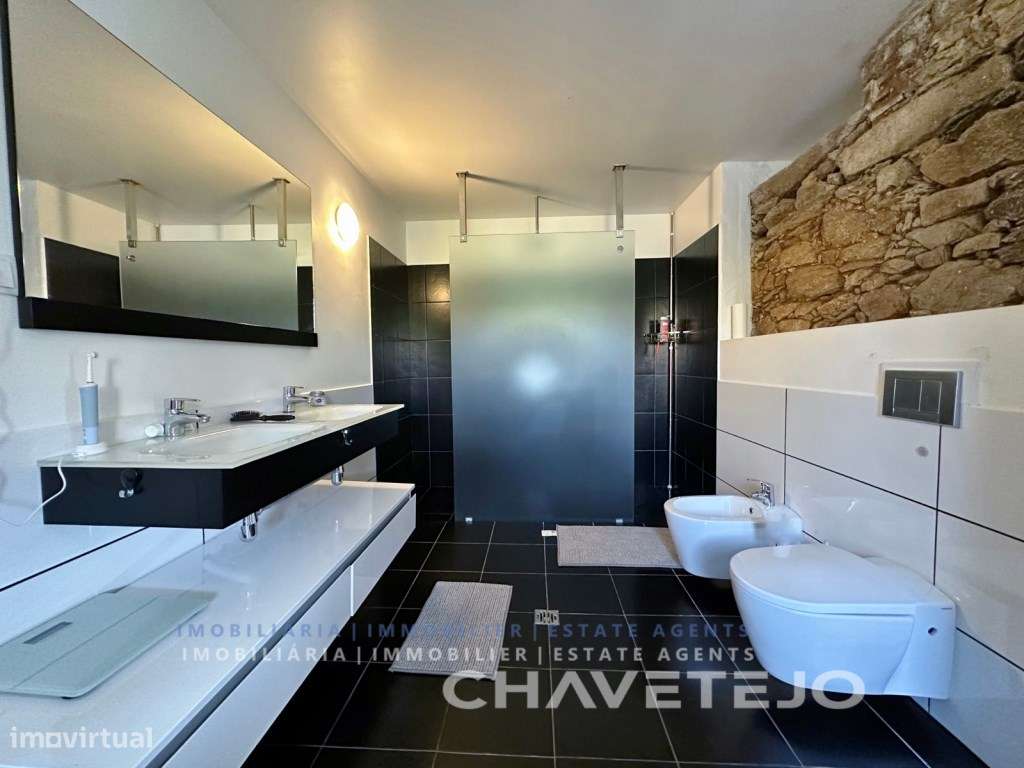 OPORTUNIDADE! Moradia em pedra com alojamento local junto à Albufei...-16
