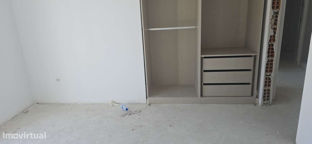 T2 duplex com parqueamento e arrecadação.-5