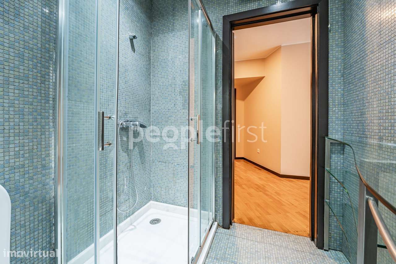 Apartamento T3 Remodelado com Terraço de 85m² – Rua de Murjães, Gon...-21