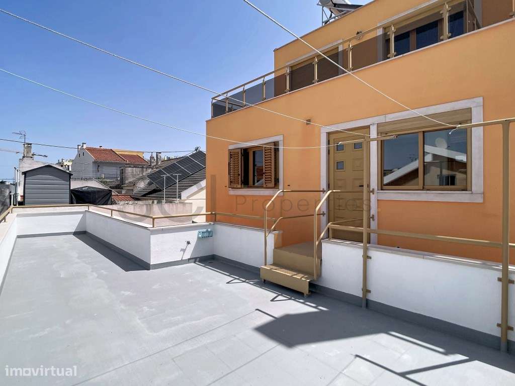 Moradia Independente de 4 Pisos com Garagem no Montijo-27