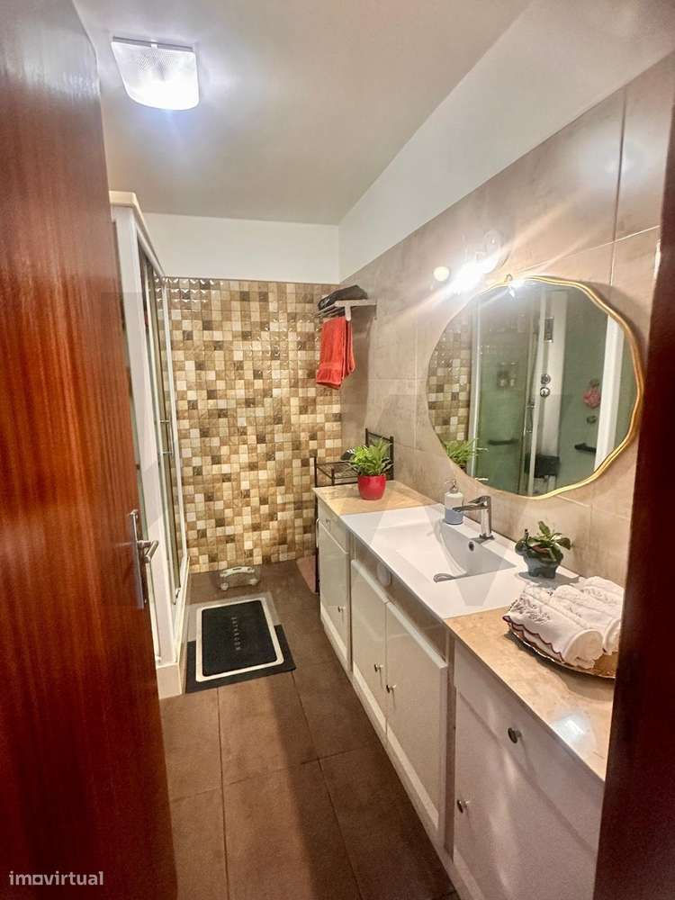 T4 no Último Piso com Terraço de 100m2 e Vista Panorâmica Deslumbrante-38