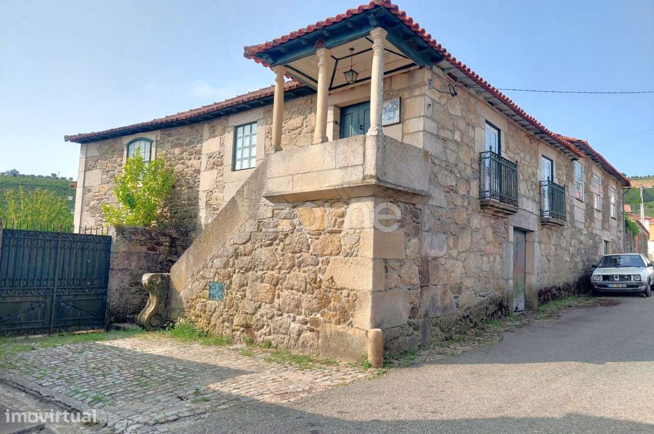 Moradia rústica centenária em Armamar - Grande imagem: 2/58