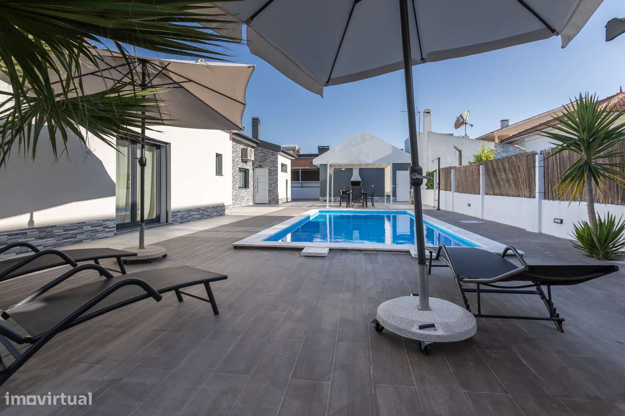 Fantástica moradia isolada T4 em Fernão Ferro-22