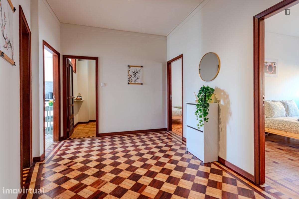 Quarto - localizado em Santo Ildefonso Porto - Grande imagem: 2/10