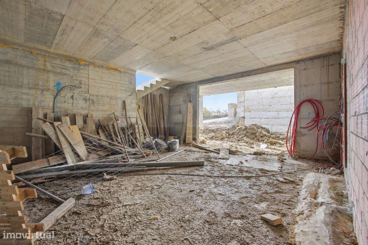 Moradia T4 com piscina em lote de 759m2 em Amoreira Óbidos-33
