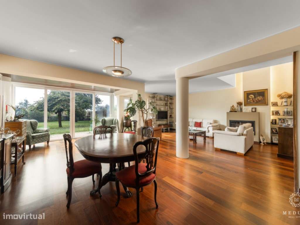 Moradia T5 em Miramar com Espaço, Luz Natural e Potencial para Piscina - Grande imagem: 5/24