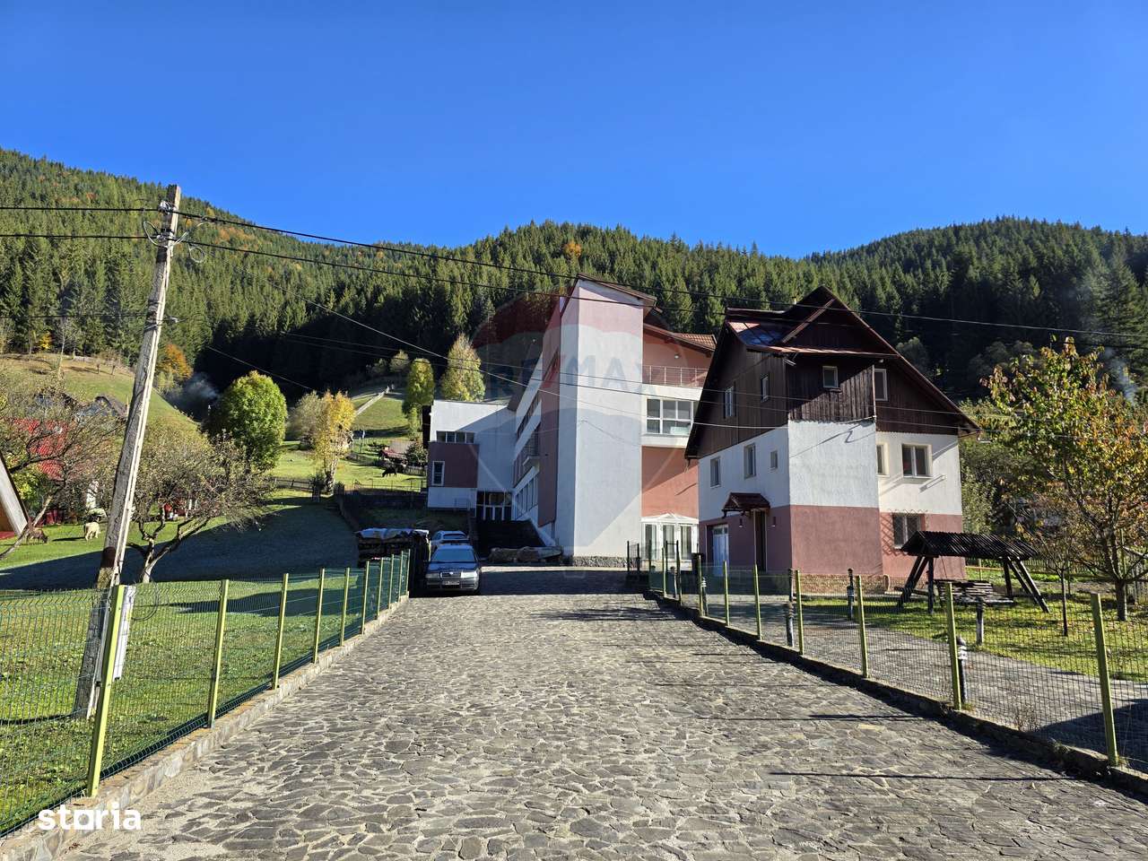 Vila / Pensiune / Camin / Azil seniori, zona superba Moeciu, parcare-1