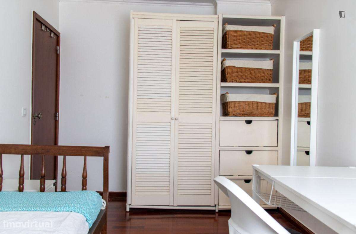 Quarto - localizado em Benfica Lisbon - Grande imagem: 3/10