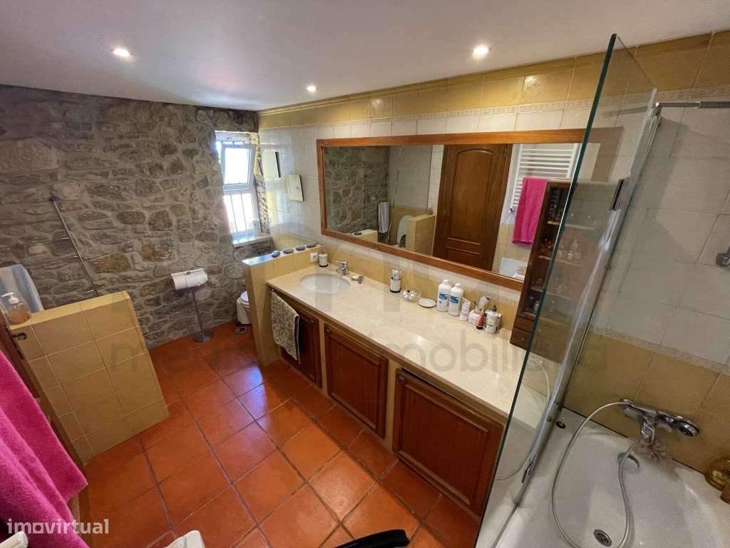 Moradia T5 em Lote Urbano de 5.135m2-56