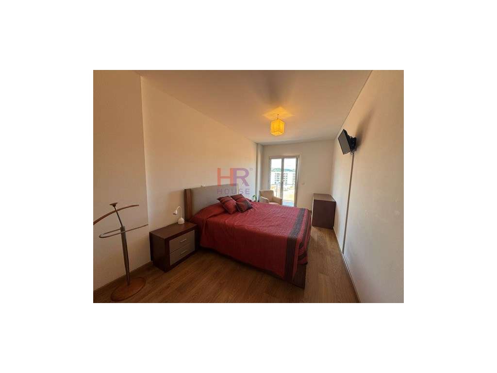 Quinta da Portela Vende-se T2 com garagem dupla.-21