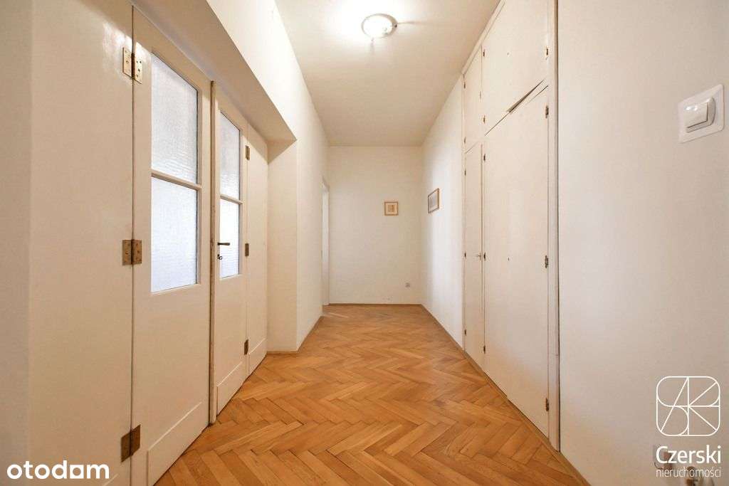 Rozkładowe w centrum Starego Miasta/Krowoderska-5