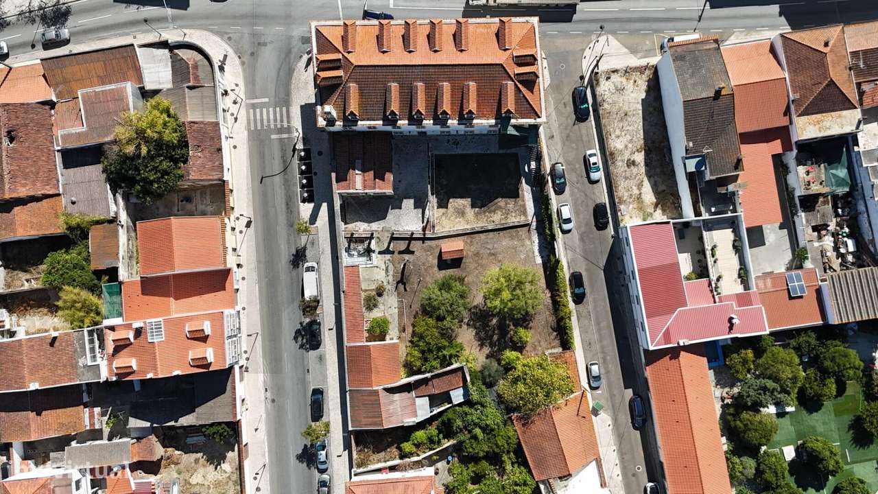 Edifício Emblemático no Coração de Almeirim-2