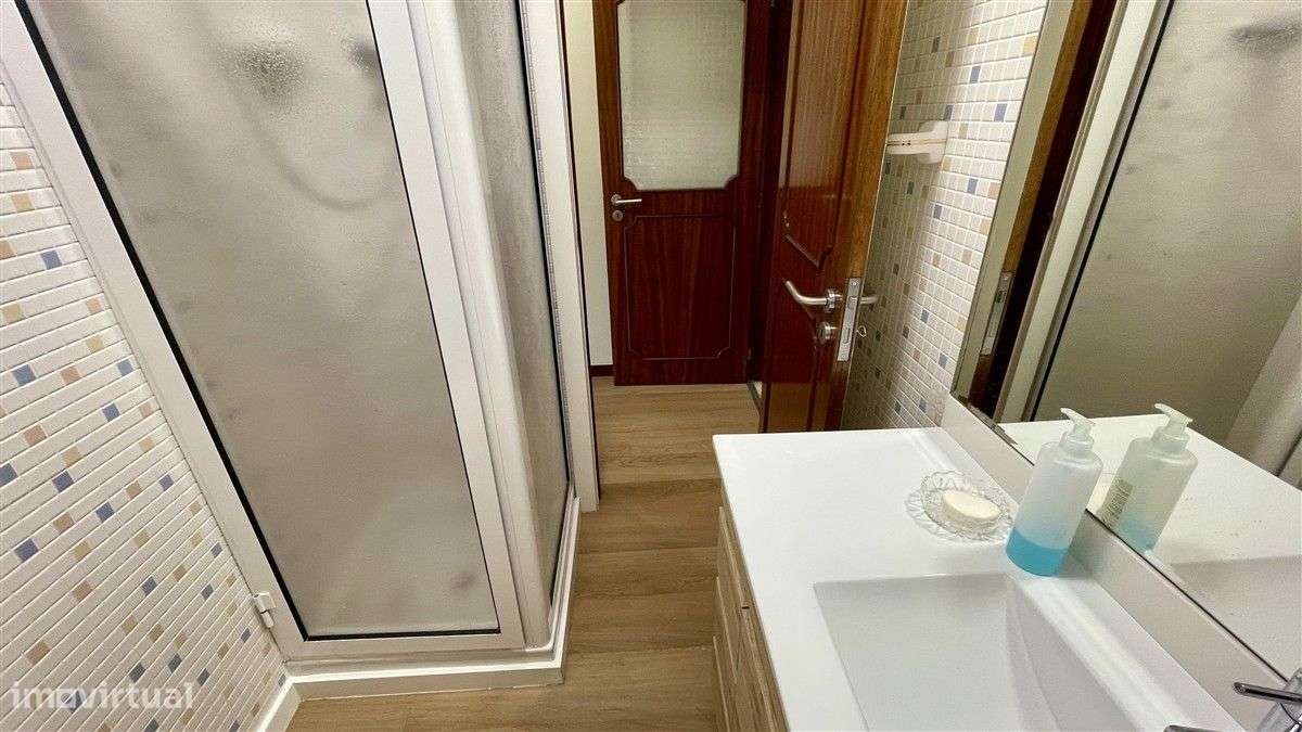 Andar de Moradia T3-Centro-Póvoa de Varzim-Garagem (30 m2)-Sotão-6