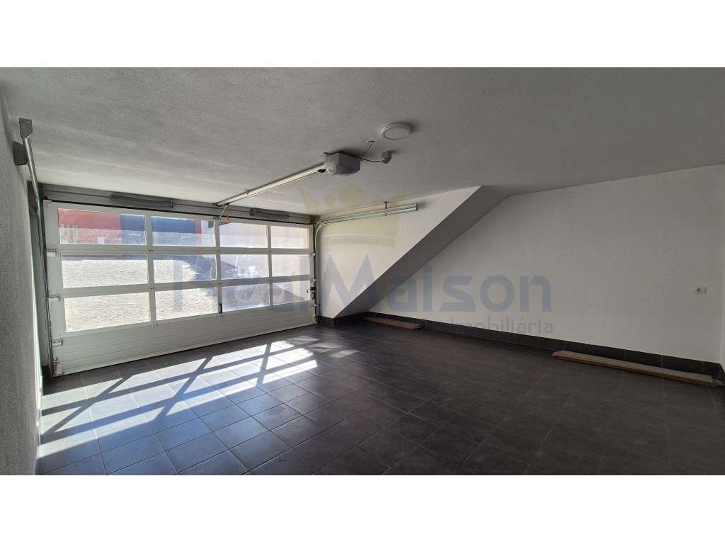 Excelente Moradia de Luxo c/ 7 quartos, Piscina e Jardim-25