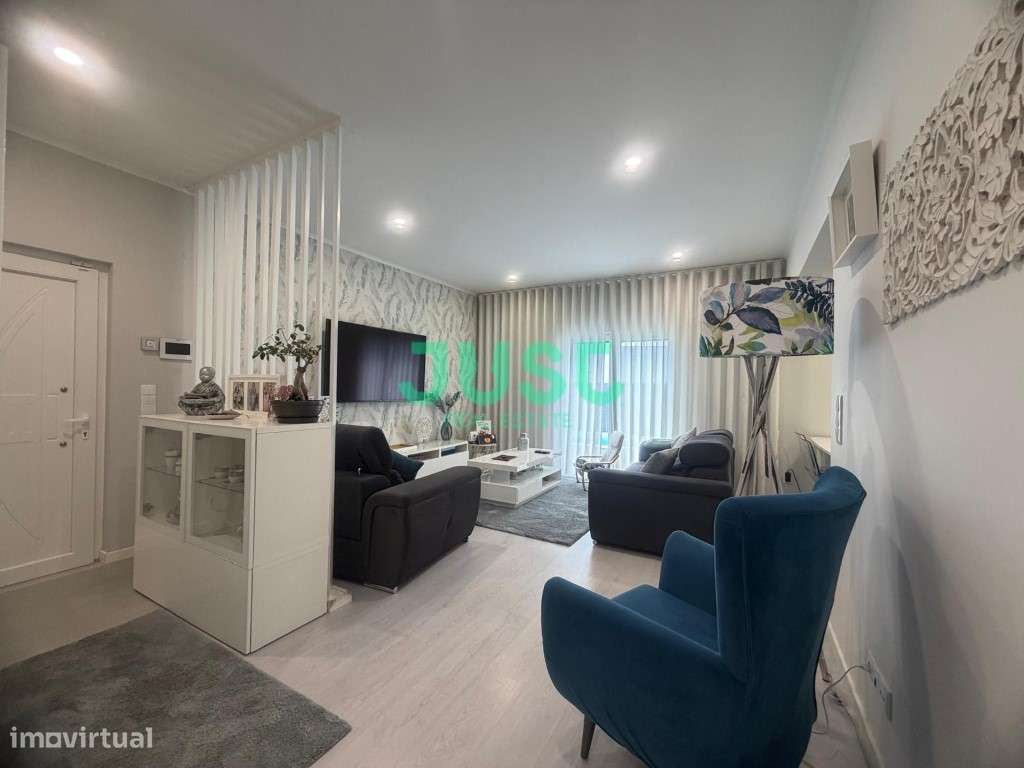 Moradia isolada, T3, seminova com garagem e piscina na Quinta do Conde-22