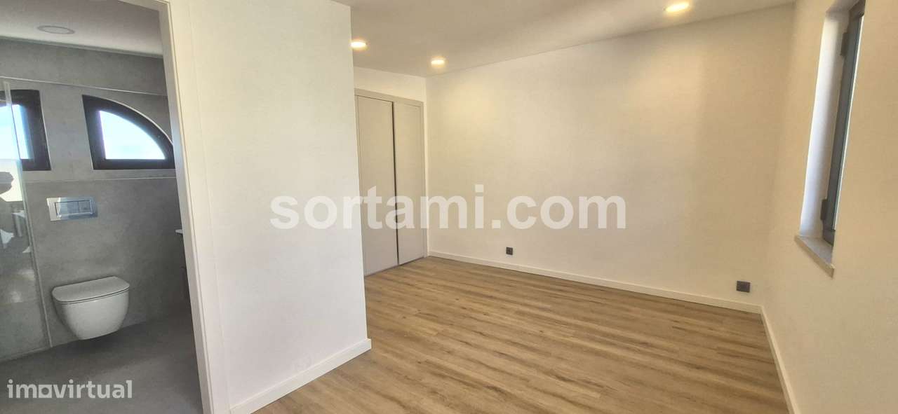 Moradia Geminada T3 Venda em Quarteira,Loulé - Grande imagem: 5/12