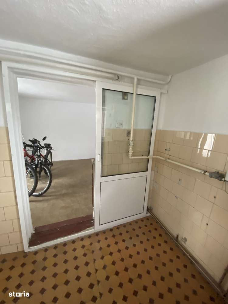 Casa, construită 2004, preț 120000€ zona f buna-10