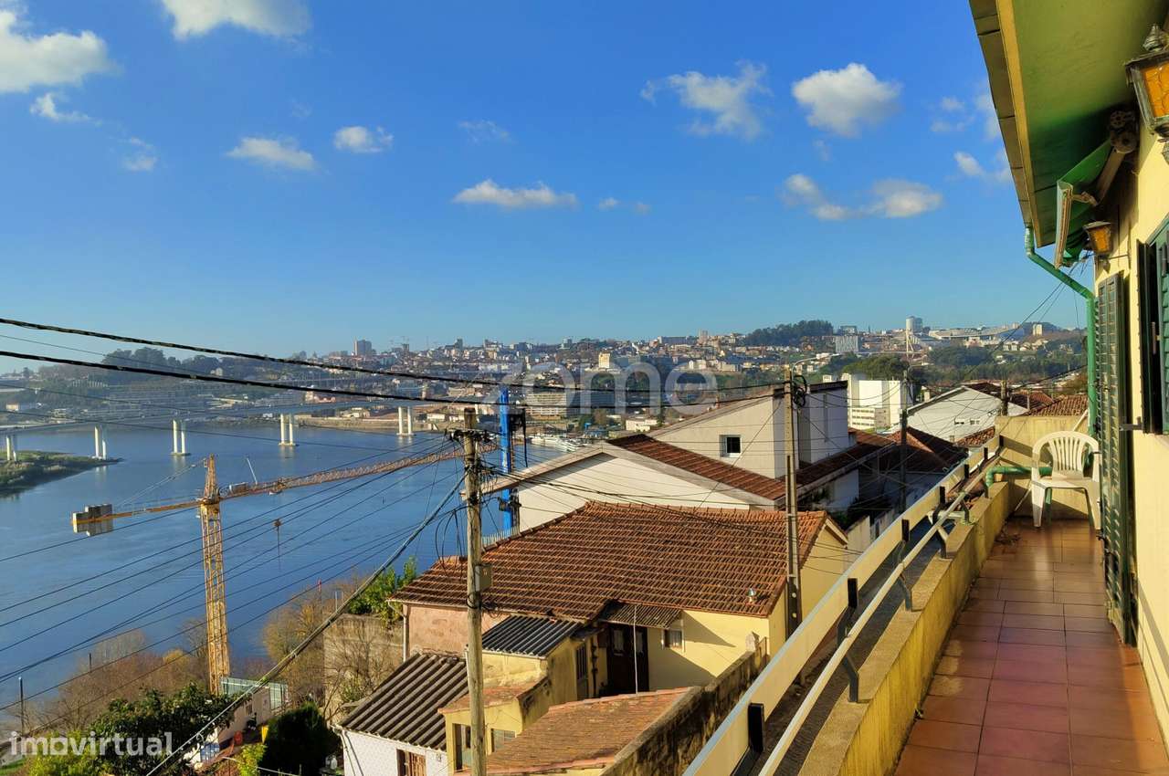 Moradia Multifamiliar a 150m do Rio Douro - Grande imagem: 2/26