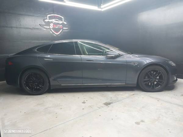 Tesla Model S 85 - 22